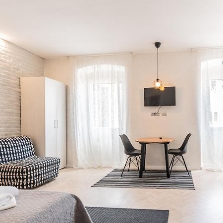 L&B Old Town Studio Apartments بولا المظهر الخارجي الصورة