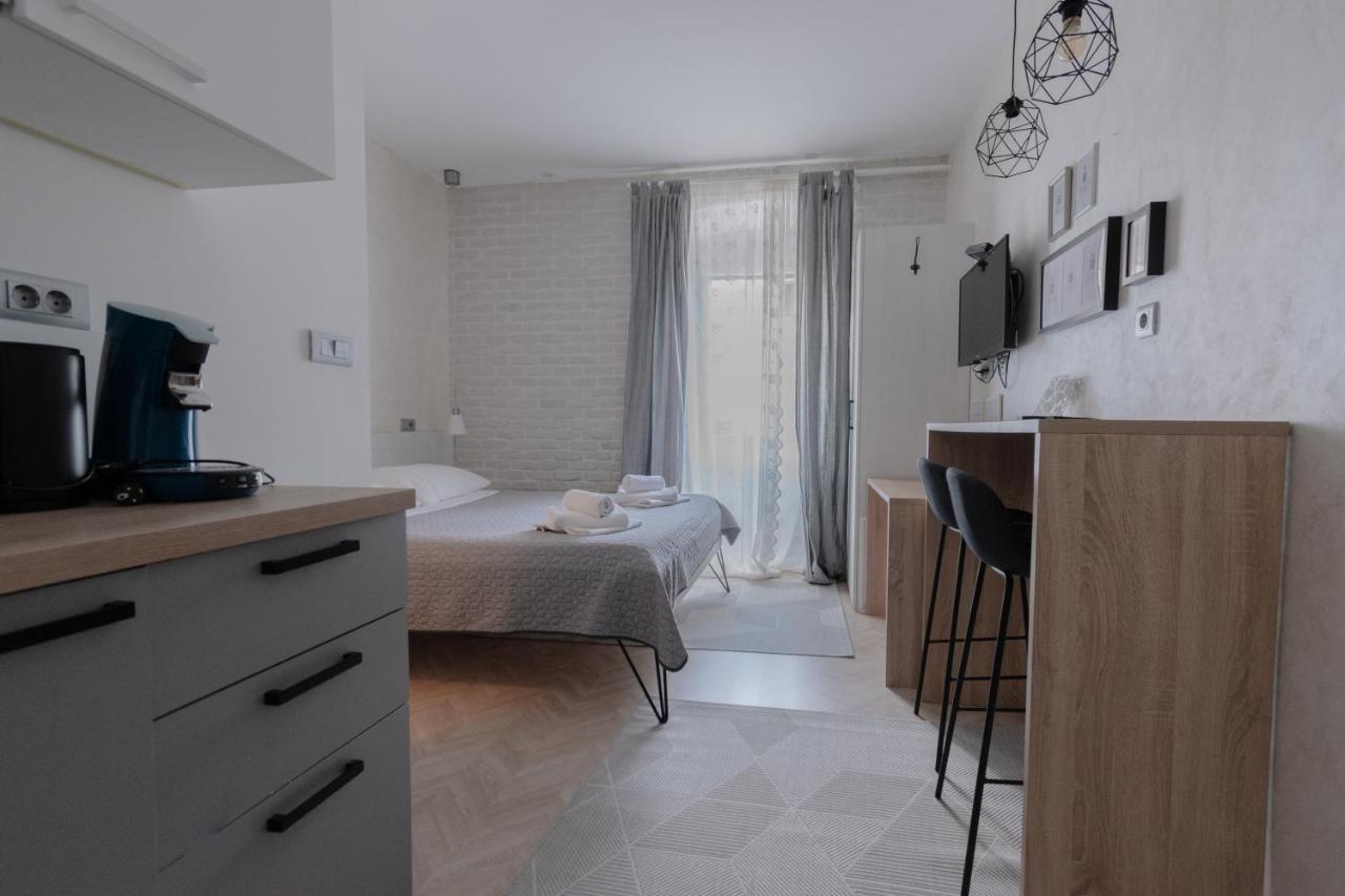 L&B Old Town Studio Apartments بولا المظهر الخارجي الصورة