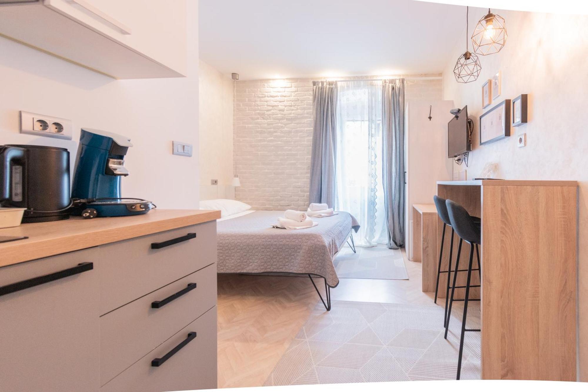 L&B Old Town Studio Apartments بولا المظهر الخارجي الصورة
