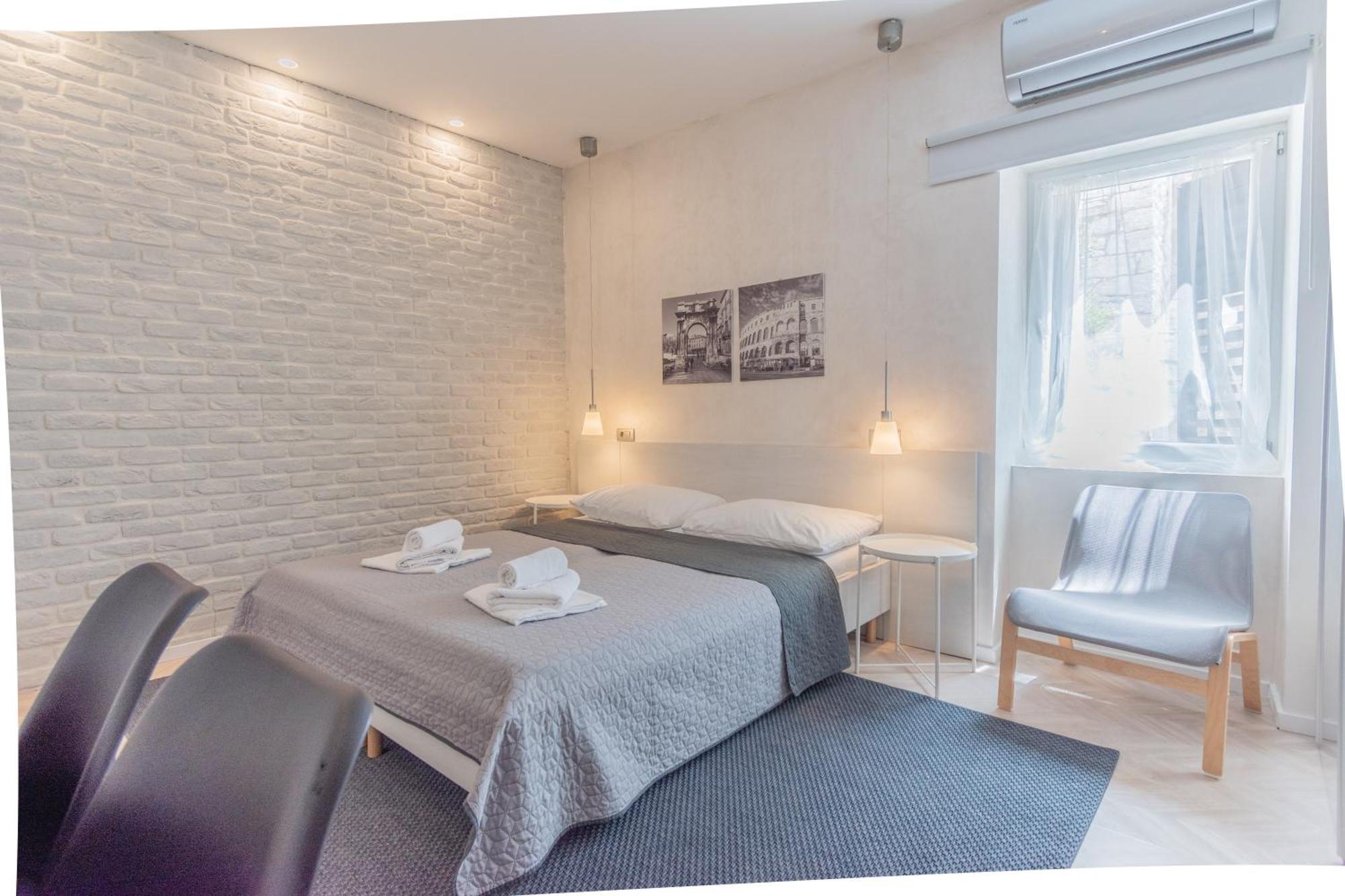 L&B Old Town Studio Apartments بولا المظهر الخارجي الصورة